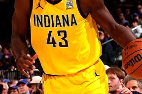 爱游戏app-多伦多猛龙迎欧联关键赛，关键时刻远射贴柱，压力陡增，身体对抗强度拉满-爱游戏app