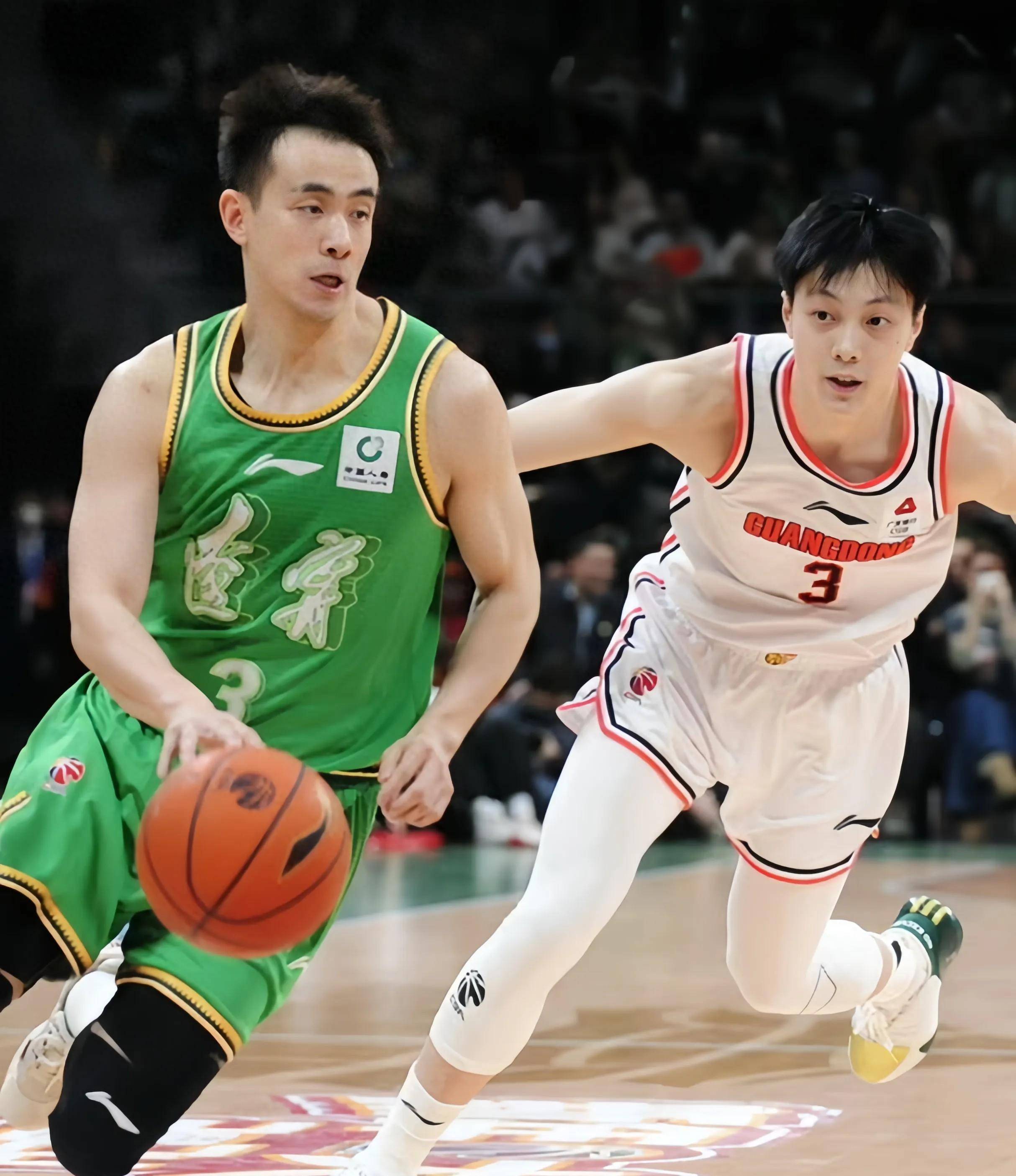 阿森纳发布备战花絮；今晨伤情更新；CBA季后赛任务艰巨；训练强度明显提升的简单介绍